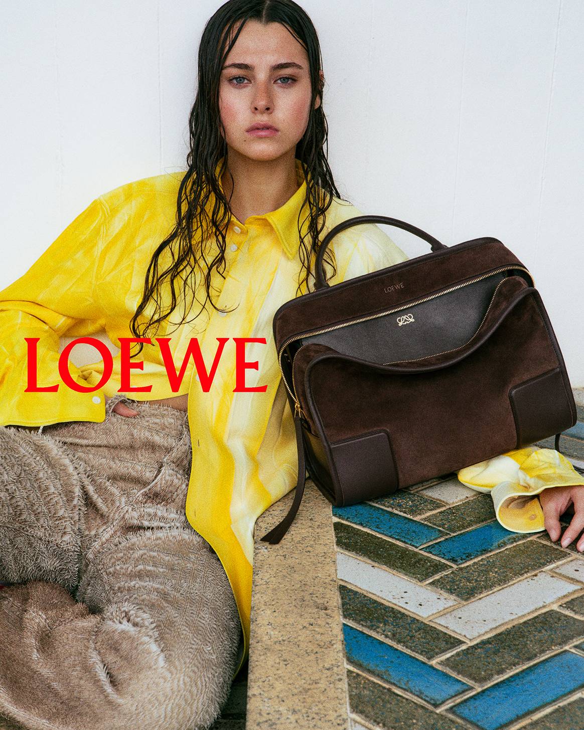 loewe-lanza-el-amazona-180-el-primer-bolso-para-la-casa-de