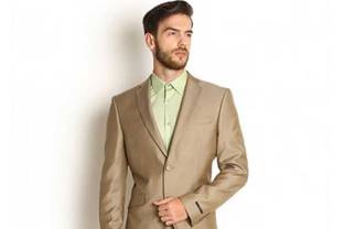 Blackberrys keeps focus on suits, A/W ’16 is all about slim fit