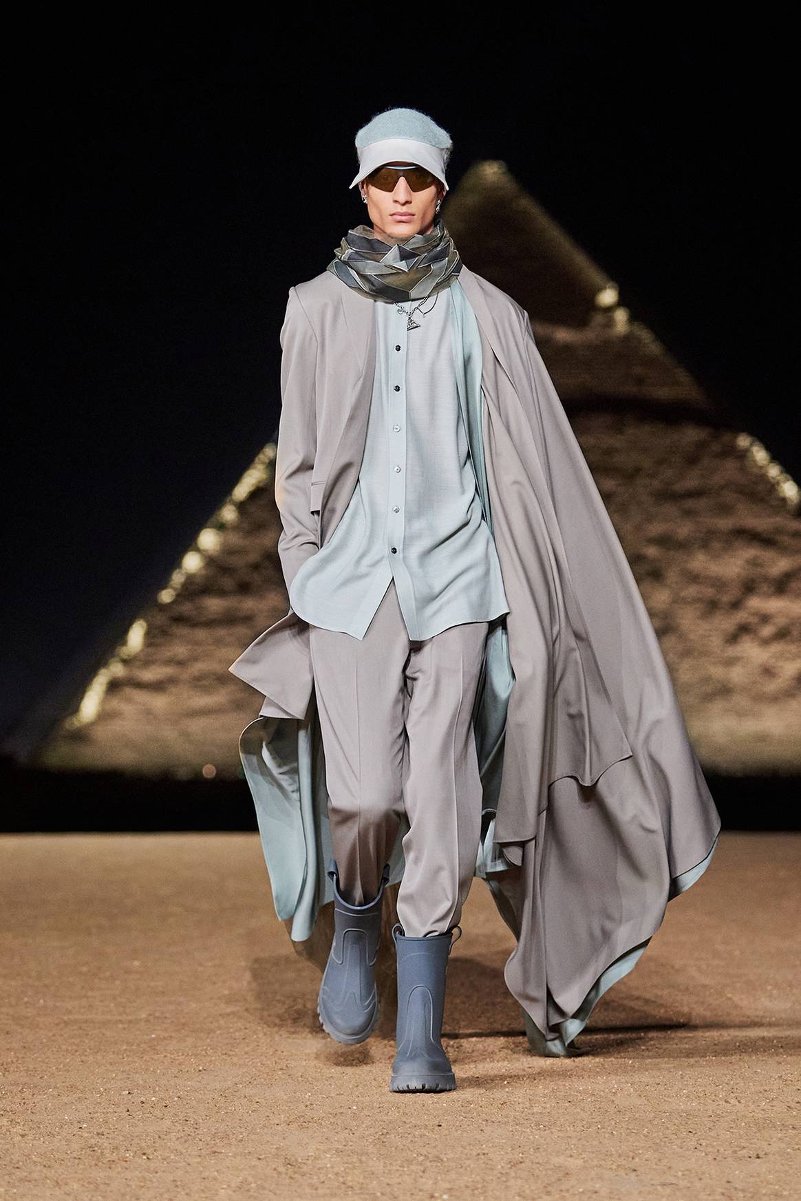 Photo Credits: Desfile de presentación en Egipto de la colección de hombre de Dior para la temporada de Otoño de 2023. Fotografía de cortesía.