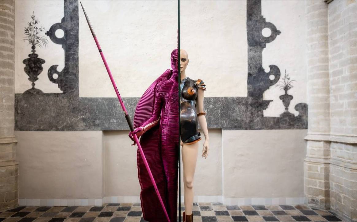 Beeld: Expositie 'Royal Fashion Design', ontwerp van Mattijs van Bergen, foto Stichting Grote Kerk Breda