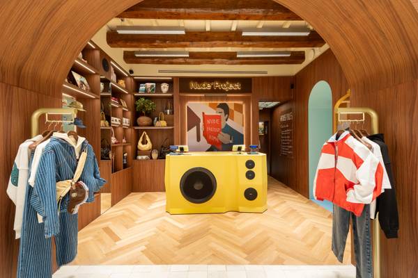 Nude Project apre a Roma, in via Frattina