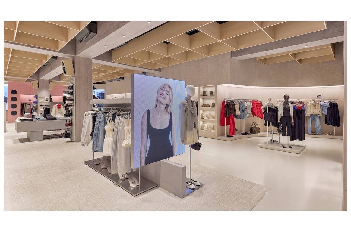Tienda de Bershka en el centro comercial Aventura Mall de Miami, Florida (Estados Unidos).