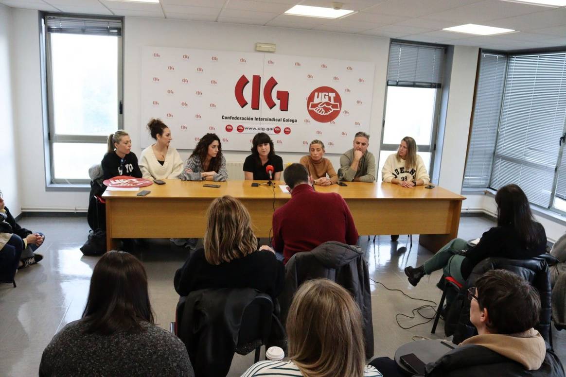 Photo Credits: Comparecencia ofrecida este jueves por los delegados de la CIG para informar del acuerdo alcanzado con Inditex y de la desconvocatoria de la huelga. CIG, página oficial.