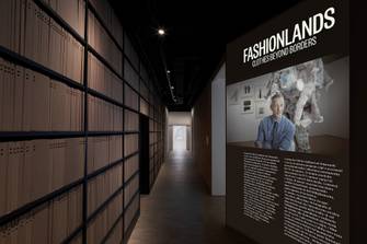"Fashionlands, Clothes beyond borders" è a Trieste fino al 4 gennaio