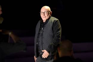 Max Azria, fundador de BCBG, fallece a los 70 años