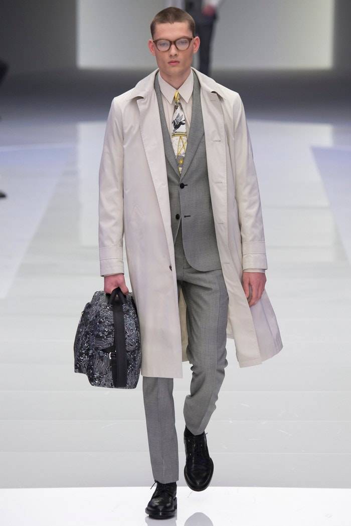 Haute Couture Paris: le festin de Schiaparelli, le sex-appeal de Versace