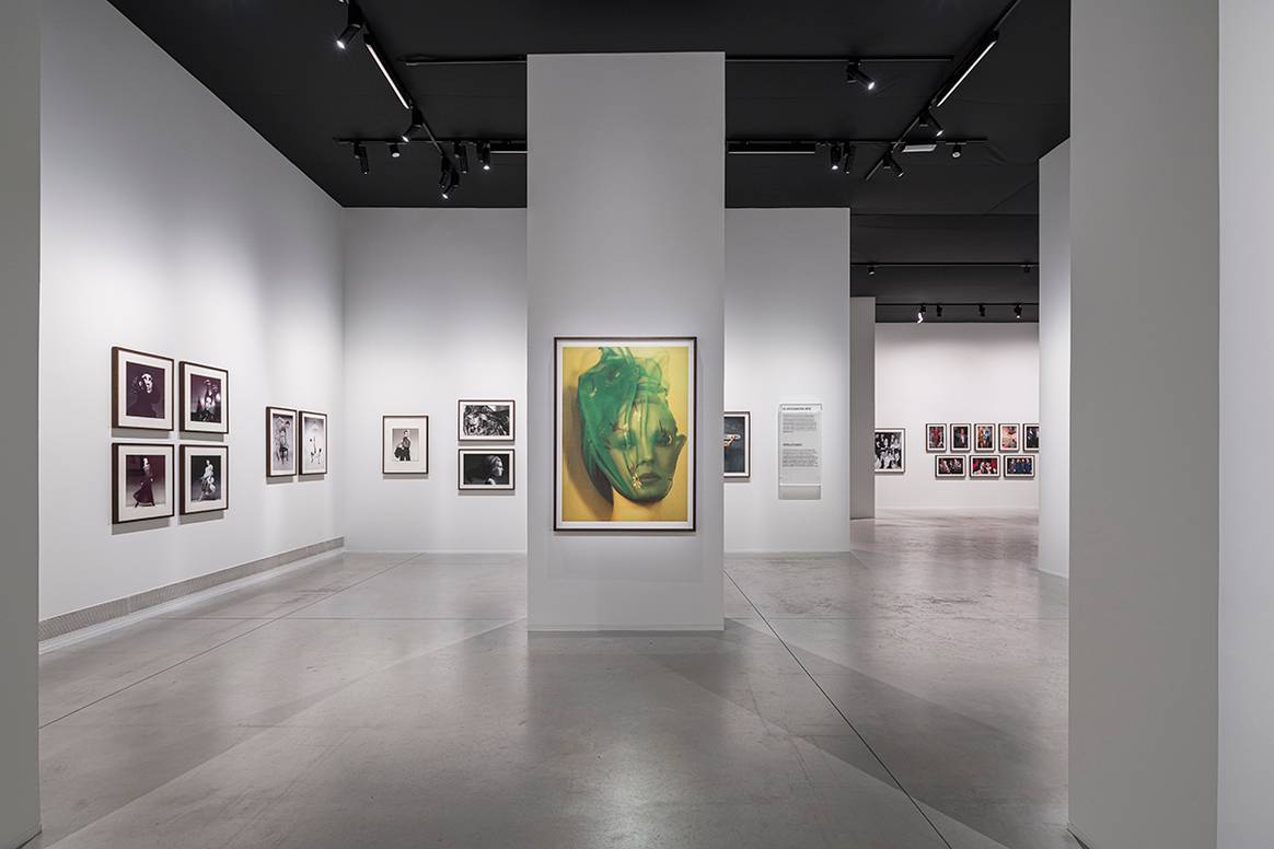 Vista de la exposición “David Bailey's Changing Fashion”, del 28 de junio al 14 de septiembre de 2025 en el Centro MOP de La Coruña (España).