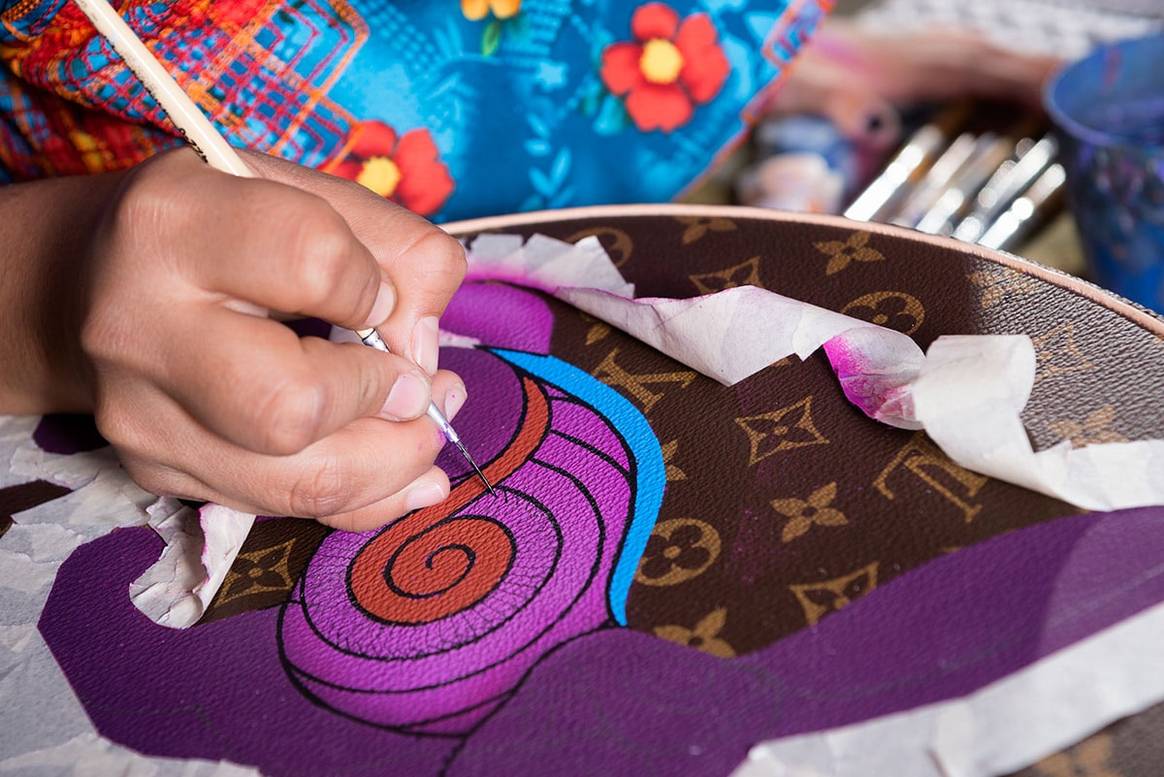 Louis Vuitton presenta los primeros baúles intervenidos con arte zapoteco