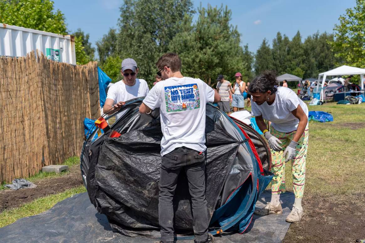 'No tent left behind' van Decathlon.