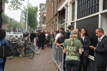 Foto’s: zo druk was het bij de pop-up store van Kanye West