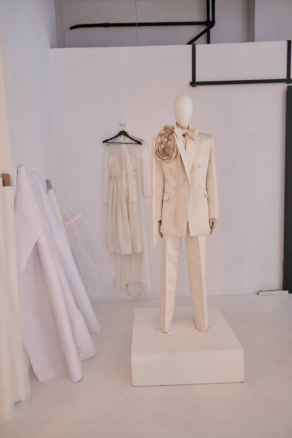 Exposición de la primera colección de vestidos de novia de Juan Vidal, dentro del programa oficial de Madrid es Moda de su edición de febrero de 2024.