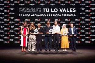 Pedro del Hierro, Isabel Sanchis y Pino Montesdeoca, ganadores de los premios L'Oréal Paris de la MBFW Madrid