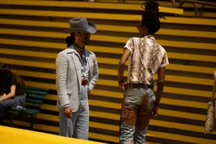 Colegiales, ravers y vaqueros: el streetstyle de la 106ª edición de Pitti Uomo