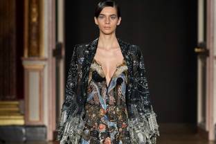 "Cosmos" de Rahul Mishra, une invitation au "voyage vers ce qui n'existe pas" 