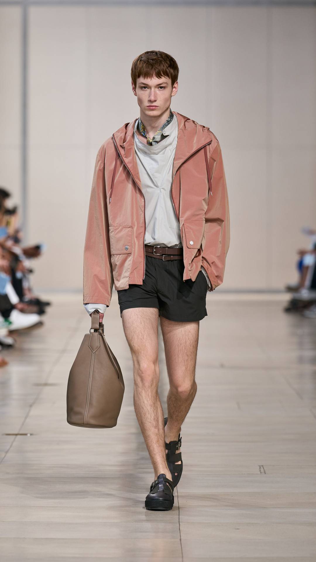 Credits: Hermès SS24. Looks par Filippo Fior
