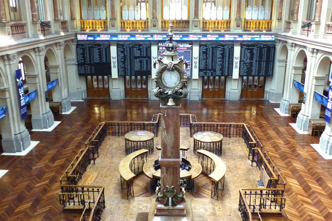 Interior del Palacio de la Bolsa de Madrid (España).