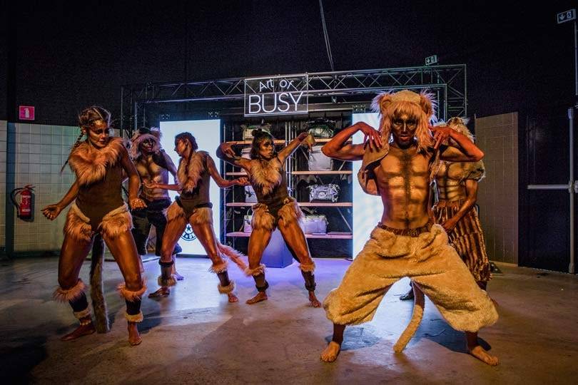 Kipling deelt voorproef van zijn nieuwe merkrichting