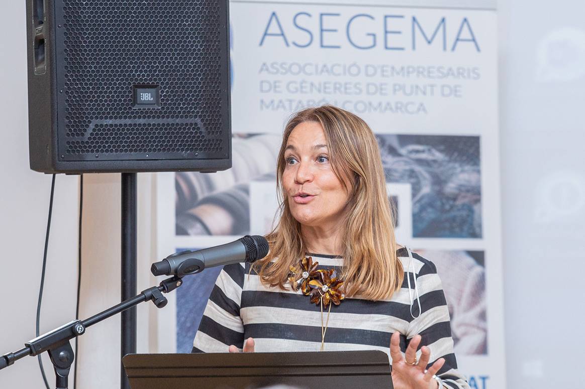 Créditos: Intervención de Susana Solís, eurodiputada del Parlamento Europeo integrada en el grupo parlamentario Renwe Europe, durante la jornada informativa organizada por Asegema. Fotografía de cortesía.