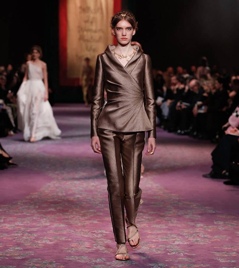 Alegato feminista de Dior en París por un destino “más allá de la procreación”