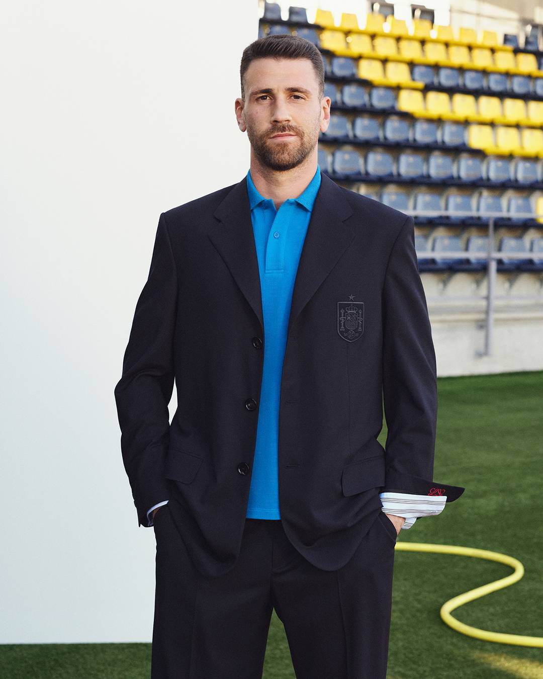 Unai Simón, con prendas de Loewe para la selección española de fútbol.
