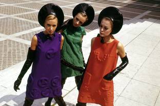 Back to the Future: Kunstpalast Düsseldorf zeigt Pierre Cardin Ausstellung