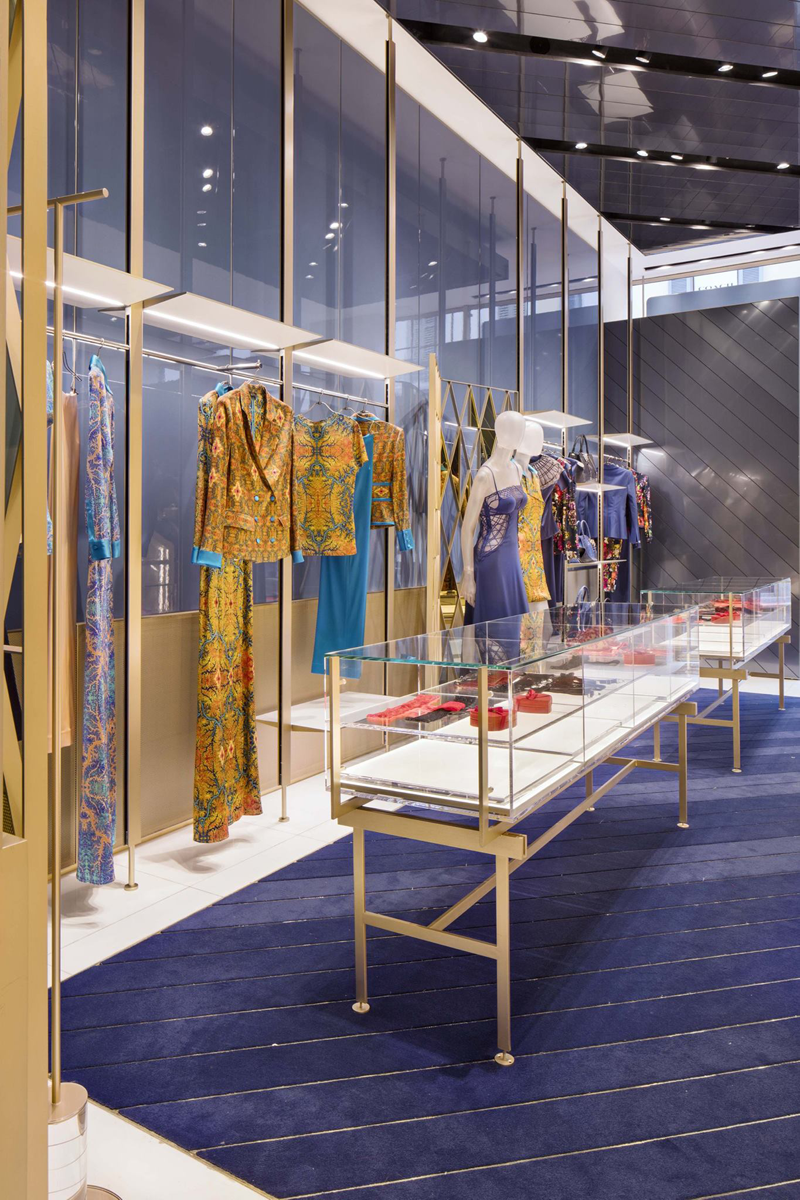 La Perla fetes 'street' bras at Milan fashion week