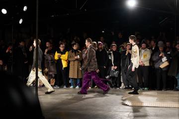 Video: Dries van Noten presenteert mannenmodecollectie voor FW23 tijdens Paris Fashion Week