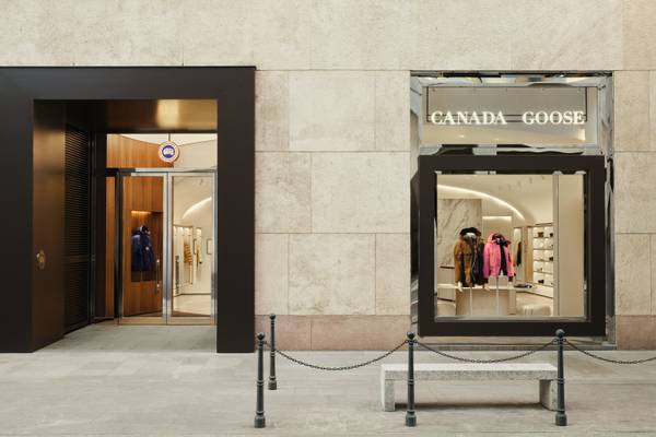 Canada Goose registra un aumento dei ricavi del 13,3% per l'anno fiscale 2026