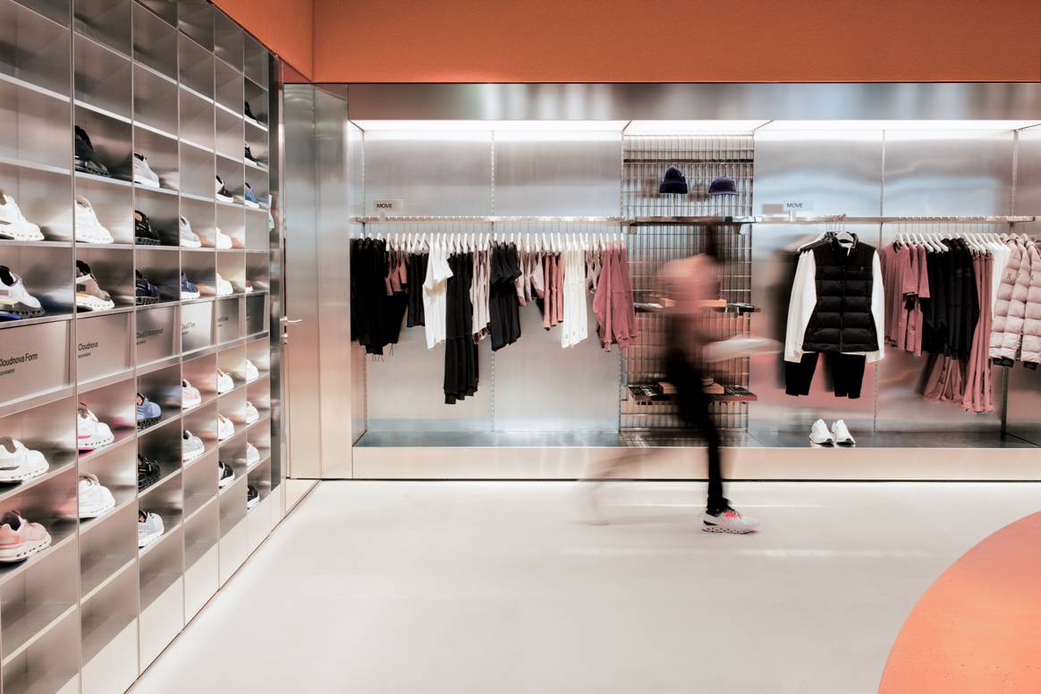 Intérieur du magasin « On » à Paris.