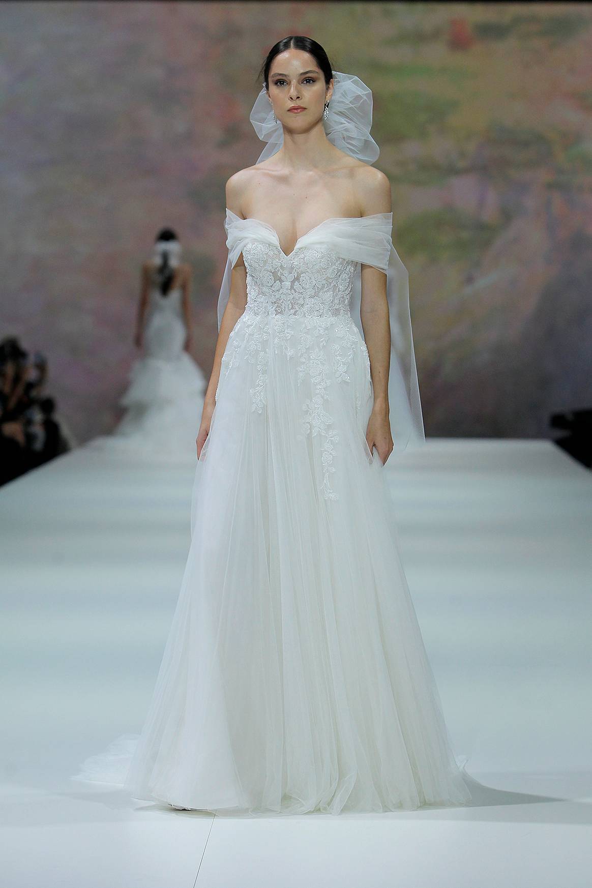 Photo Credits: Colección Marchesa for Pronovias 2023.