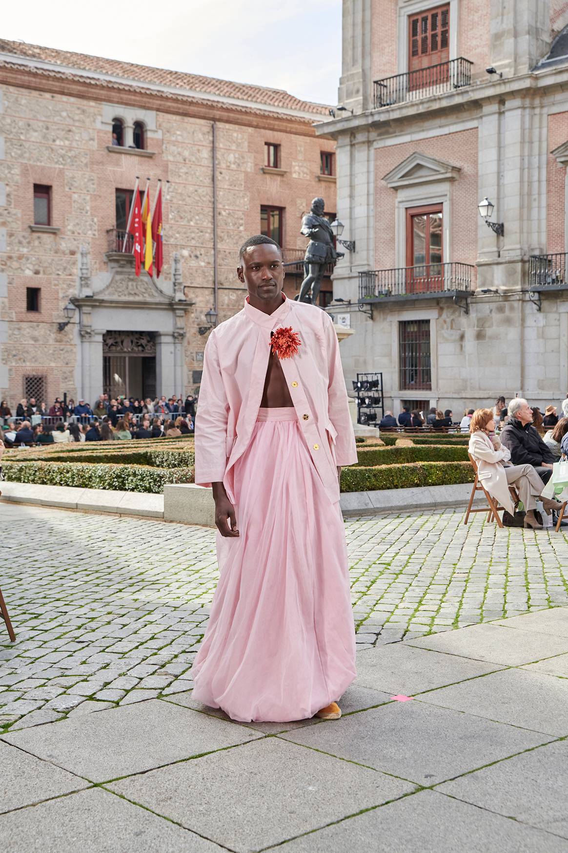 Desfile inaugural en la plaza de la Villa de Madrid de Madrid es Moda, celebrado el jueves 13 de febrero de 2025 en Madrid (España).