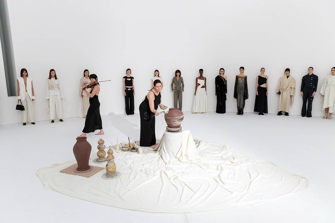 Photo Credits: Km by Lange, colección “Zemila” (Tierra).