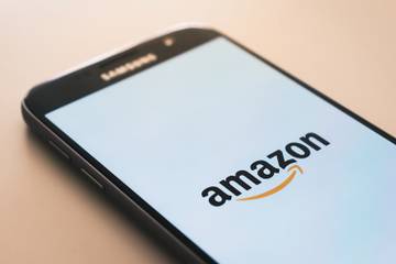 Amazon to give 500 million dollars in holiday bonuses