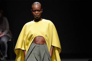 Moda en París: el colombiano Esteban Cortázar apostó por una mujer más sensual