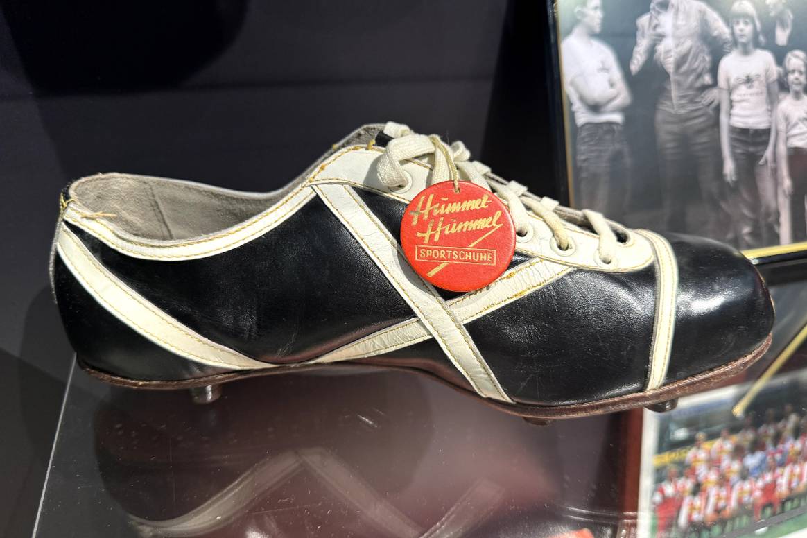 Fußballschuh aus dem Hummel-Archiv