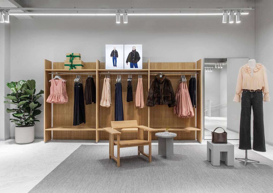 Blick in den neuen Arket-Store in Prag