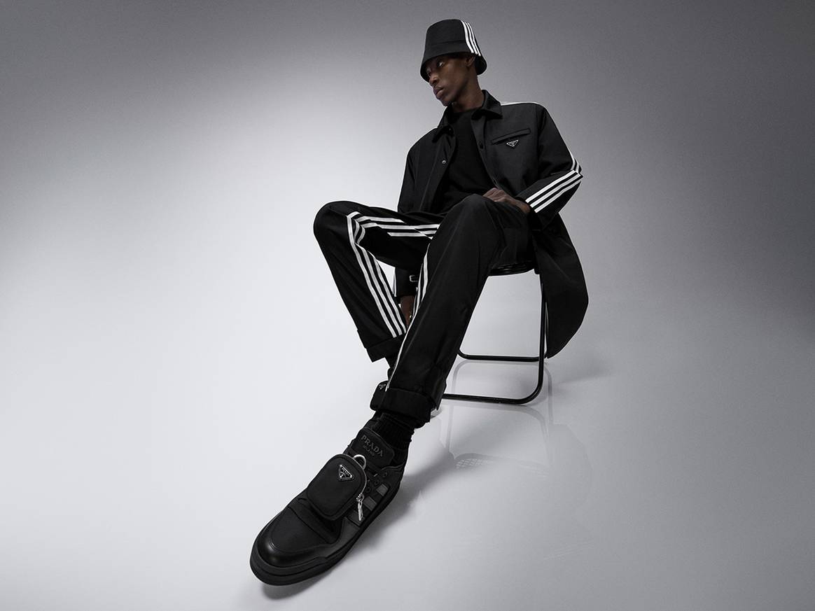 Photo Credits: Colección colaborativa de Prada y Adidas fabricada a partir de la fibra sostenible Re-Nylon de Prada. Adidas, fotografía de cortesía.