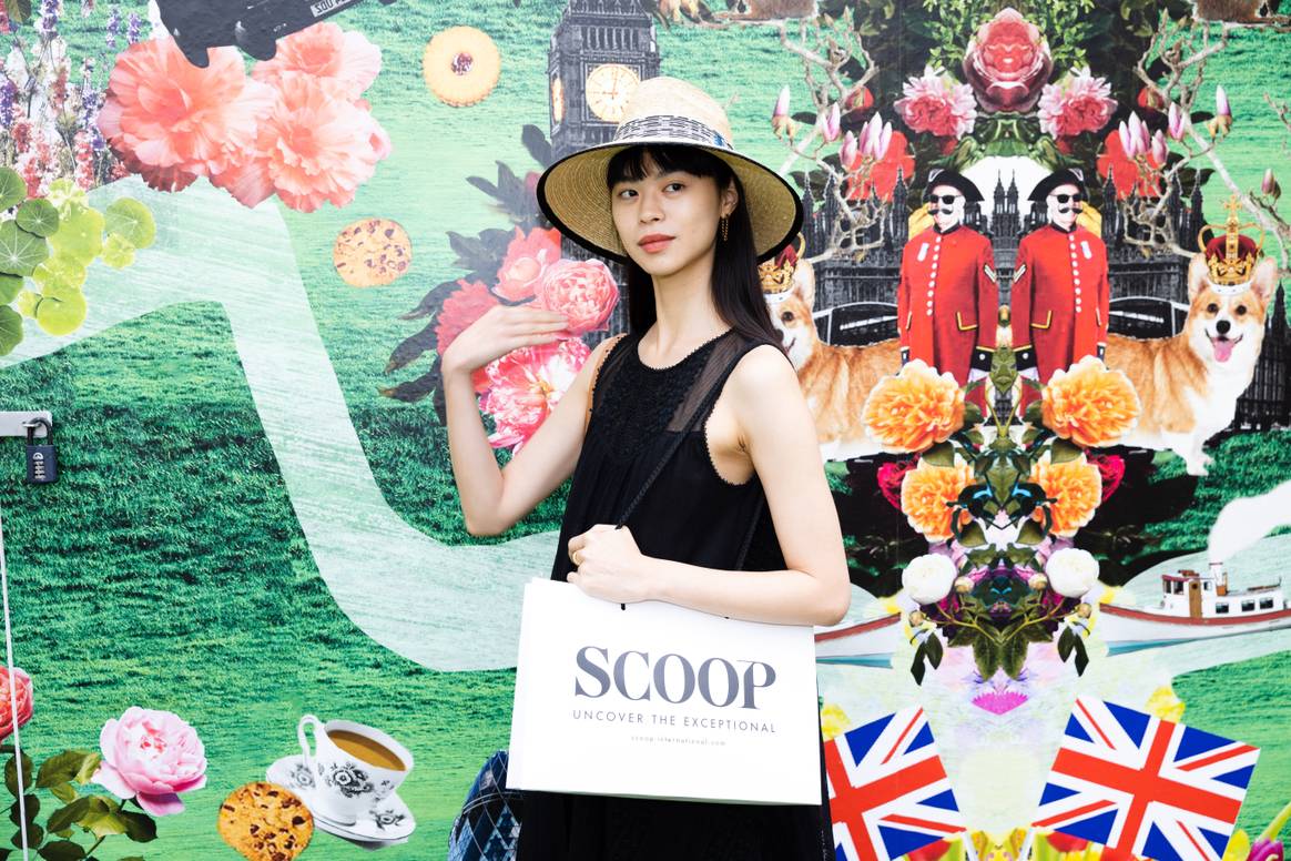 An attendee of Scoop International.