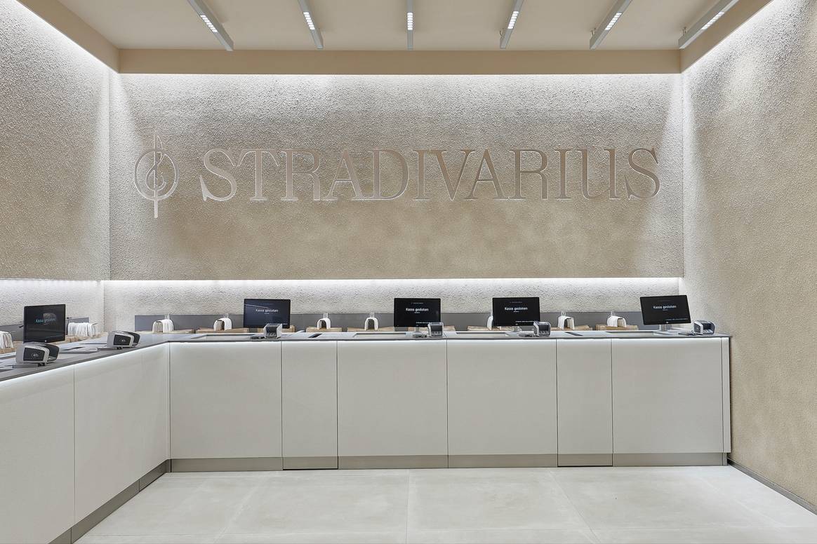 Der Kassenbereich der spanischen Marke Stradivarius.