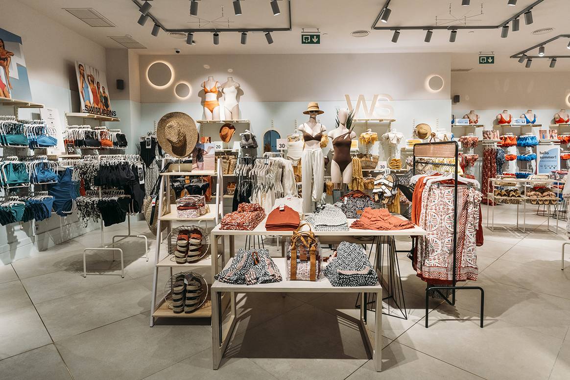 Tienda de Women’secret en el centro comercial Plaza Río 2 de Madrid (España).