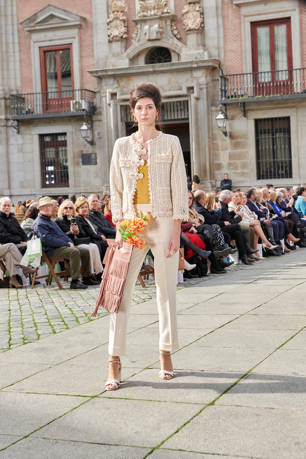 Desfile inaugural en la plaza de la Villa de Madrid de Madrid es Moda, celebrado el jueves 13 de febrero de 2025 en Madrid (España).