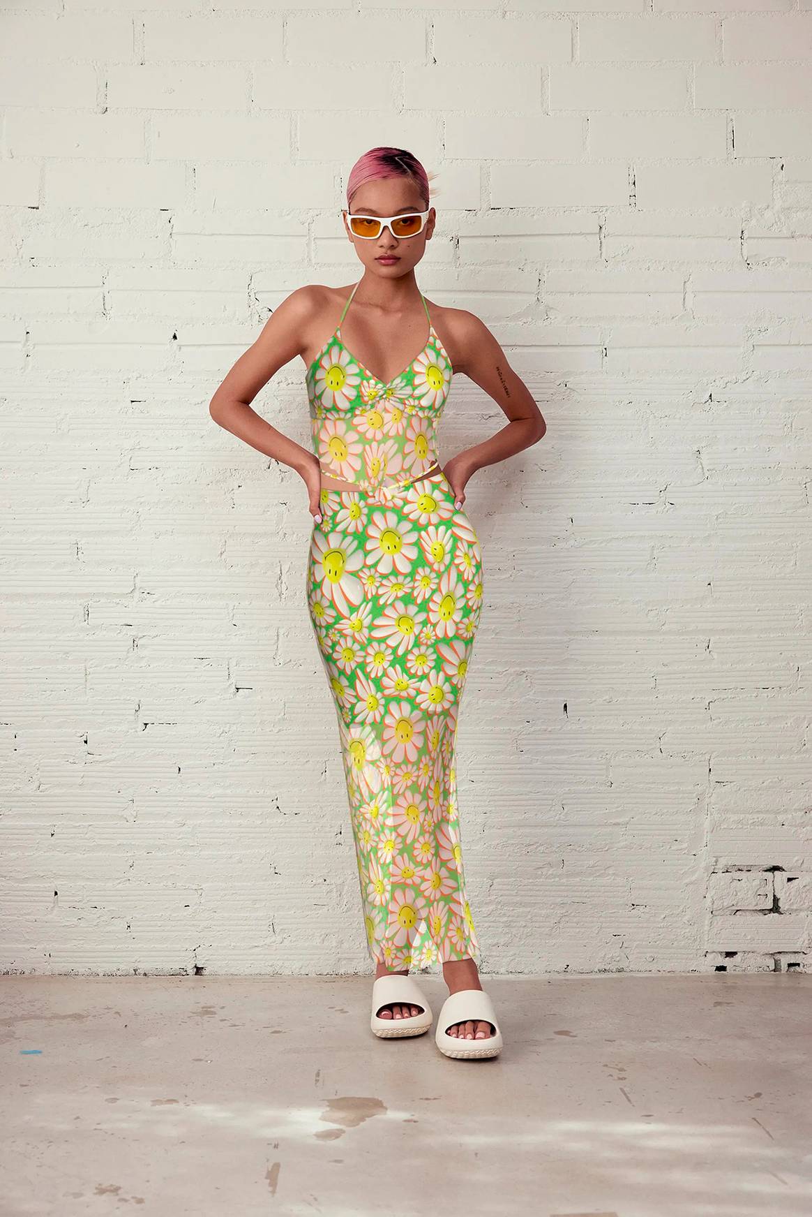 Photo Credits: Propuesta virtual de Bershka X Smiley, colección cápsula física desarrollada digitalmente en colaboración con DressX.