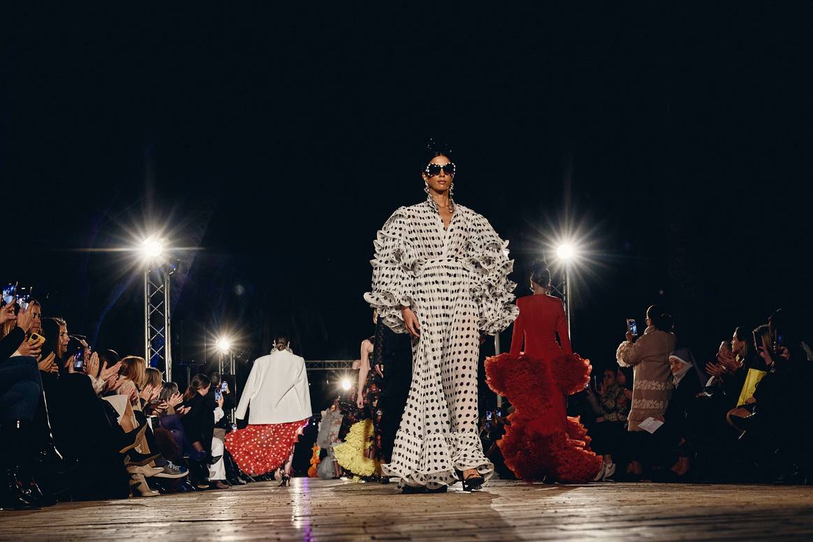 Imagen de "Torbellino de Colores" la nueva colección flamenca de Juana Martín, por cortesía de la firma