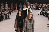 Chanel juega con las proporciones en el cierre de la Semana de la Moda parisina