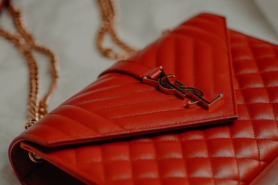 Una borsa Yves Saint Laurent