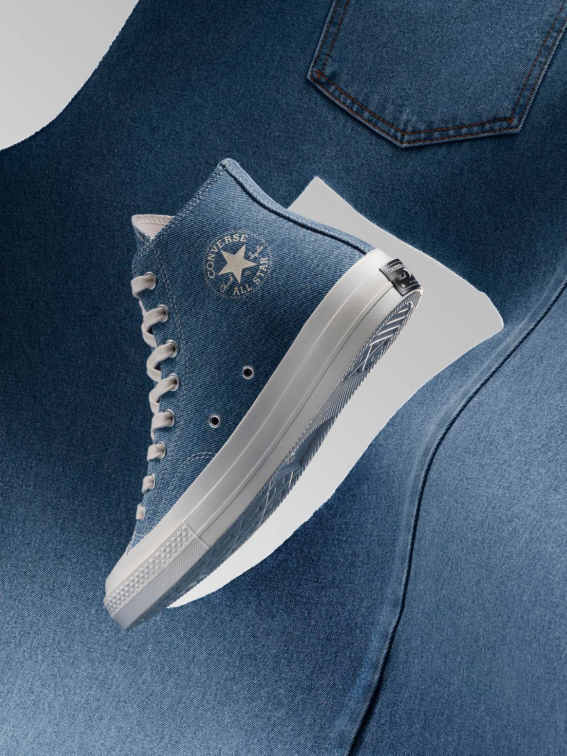 Converse amplía su colección sostenible “Renew” con nuevos modelos en denim reclinado