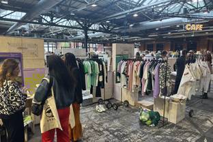 Second-hand chic: UK's vintage market surge