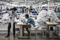  Après la surtaxe américaine, inquiétudes dans la capitale indienne du textile 