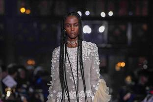 Video: Valentino SS22 – Paris Fashion Week
