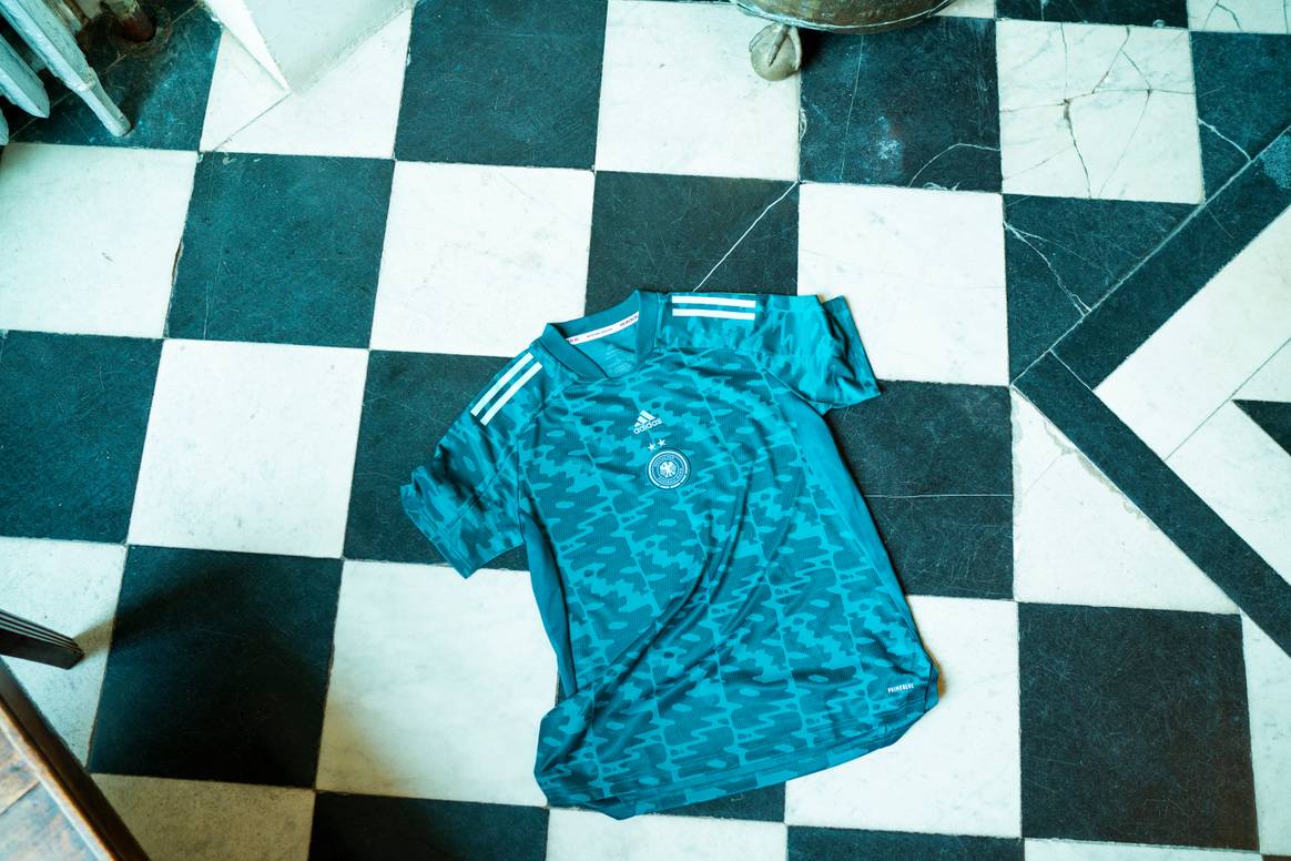 Auswärtstrikots der Fußballnationalmannschaft. Bild: Adidas